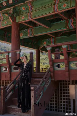 杜若溪性感气质旅拍照图片_5