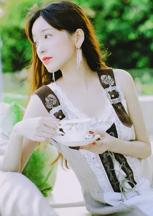 金莎拼色连衣裙甜美照片