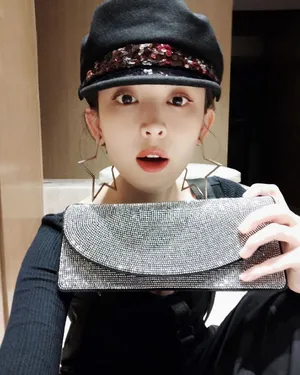 古力娜扎性感镜面自拍图片_2