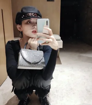 古力娜扎性感镜面自拍图片_5