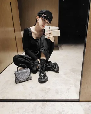 古力娜扎性感镜面自拍图片_6