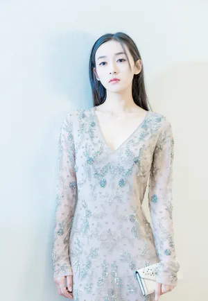 李若宁深V礼服性感写真图片_3