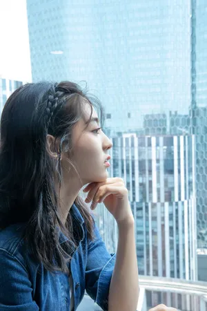 邢菲编发造型俏皮写真图片_3