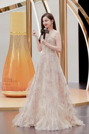 娜扎曼妙线条性感活动照图片_7