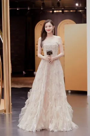 娜扎曼妙线条性感活动照图片_8