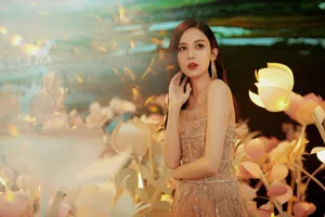 娜扎苏秘37°代言活动照性感图片_2