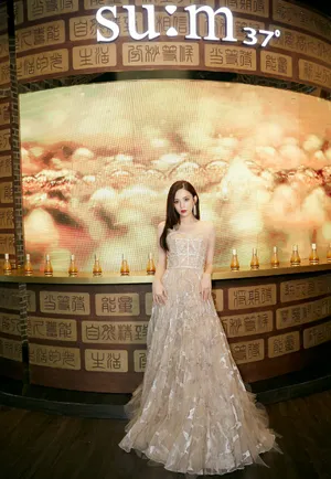 娜扎苏秘37°代言活动照性感图片_6