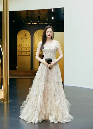 娜扎苏秘37°代言活动照性感图片_7