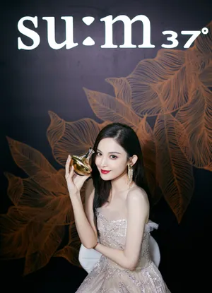 娜扎苏秘37°代言活动照性感图片_8