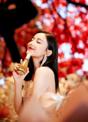 娜扎苏秘37°代言活动照性感图片_12