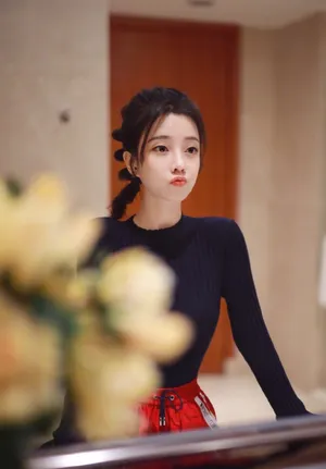 冯提莫小恐龙发型俏皮写真图片_2