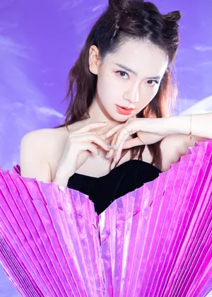 戚薇玫粉爱心裙甜美性感图片_4