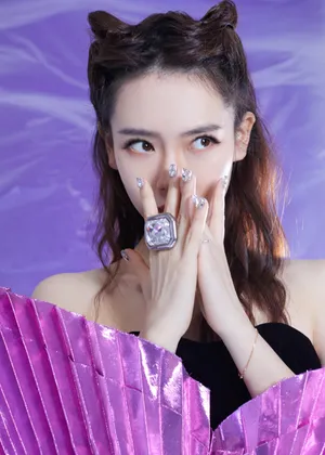 戚薇玫粉爱心裙甜美性感图片_8