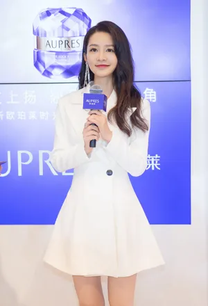 李沁白色西装裙干练写真图片_14