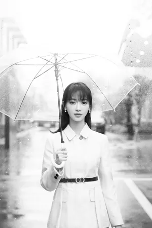 吴谨言横店影视节优雅写真图片