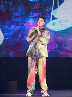 摩登兄弟刘宇宁帅气演唱会图片_3