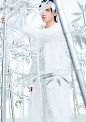 吴亦凡白色发箍时尚个性写真_2