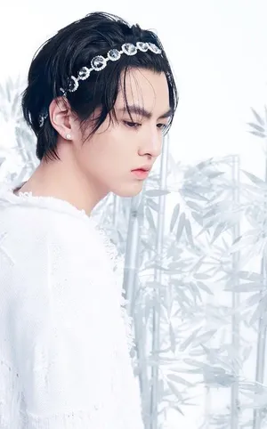 吴亦凡白色发箍时尚个性写真_4