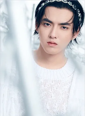 吴亦凡白色发箍时尚个性写真_8