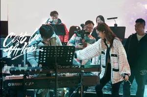 戚薇生日会彩排照图片_8