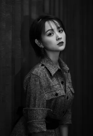 邓莎短发气质时尚写真图片_1