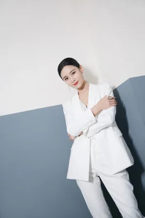王媛可纯白性感优雅写真图片