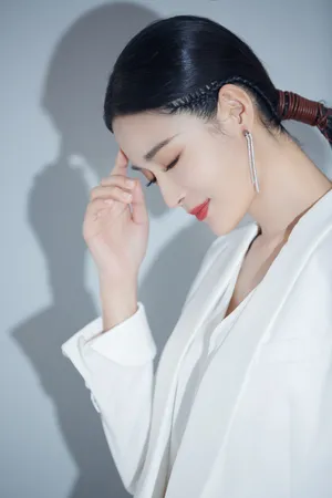 王媛可纯白性感优雅写真图片