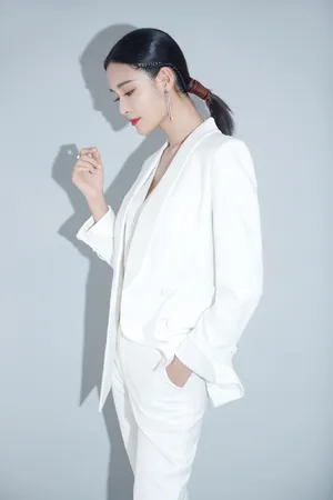 王媛可纯白性感优雅写真图片_2
