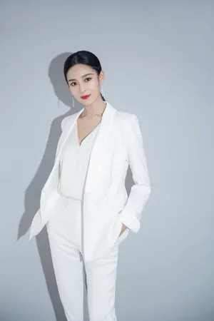 王媛可纯白性感优雅写真图片_4
