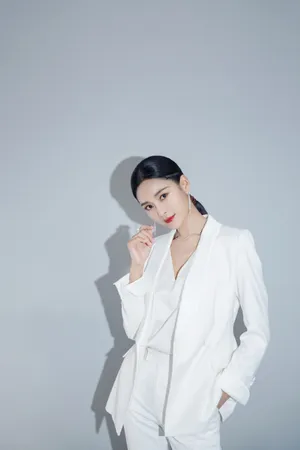 王媛可纯白性感优雅写真图片_5
