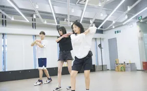郑爽飒美练舞照图片_3
