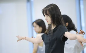 郑爽飒美练舞照图片_5