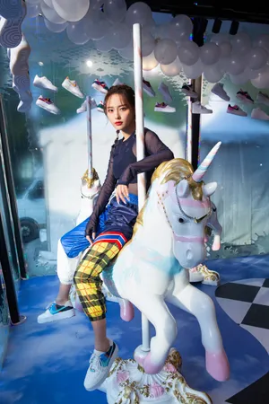 张嘉倪清爽运动装写真图片_2