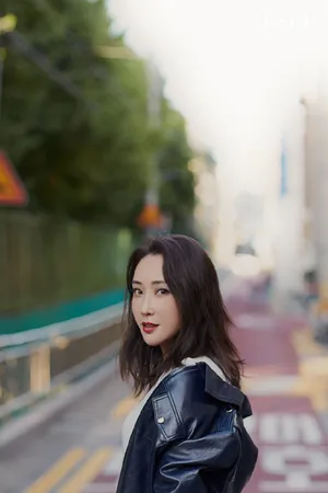 杜若溪皮衣潮流个性写真图片