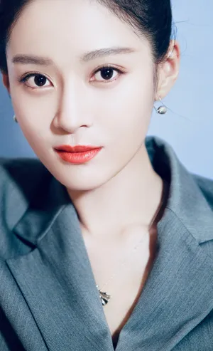王媛可甜酷西装写真图片_3