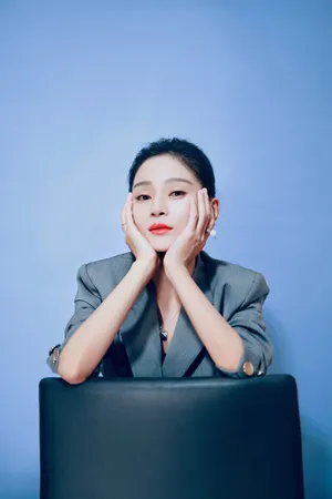 王媛可甜酷西装写真图片_4