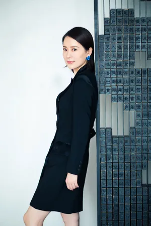 海清西装裙优雅利落写真图片_3