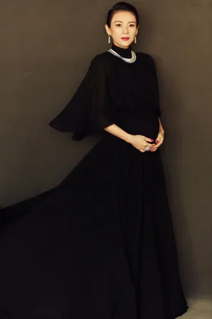 章子怡黑纱长裙优雅写真图片