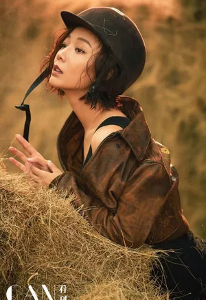 王珞丹玫瑰金短发性感杂志写真_2