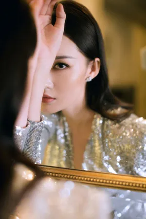 李沁亮片裙冷艳写真图片_1