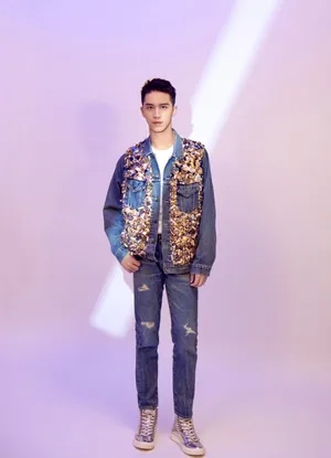许魏洲清爽时尚写真图片_3