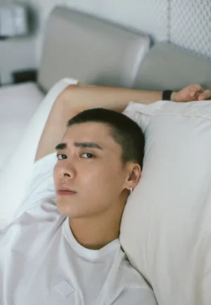 李易峰孔雀蓝西装帅气图片_3