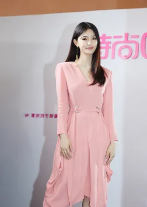 林允粉裙性感品牌活动图片_3