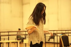 倪妮暖色调气质写真图片_6