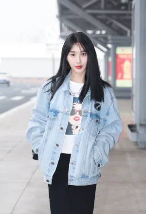 李菲儿休闲甜美机场照图片_1