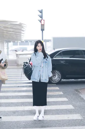 李菲儿休闲甜美机场照图片_3