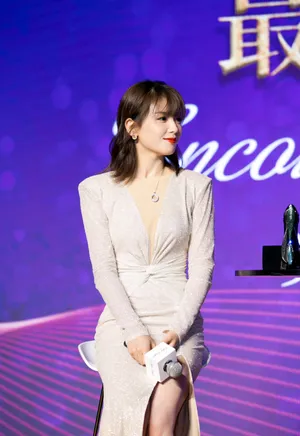 刘涛美杜莎活动照性感写真_4