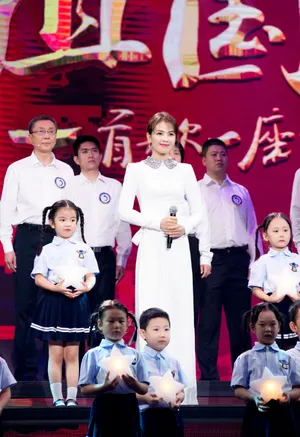 刘涛白色开叉礼服性感图片_1