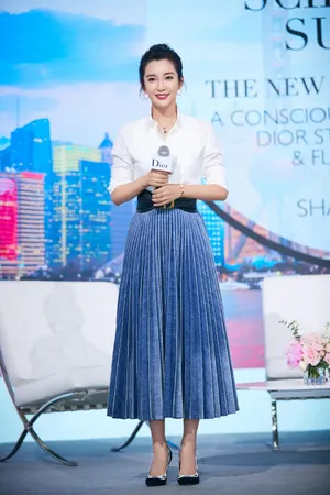 李冰冰恬静清爽活动照图片