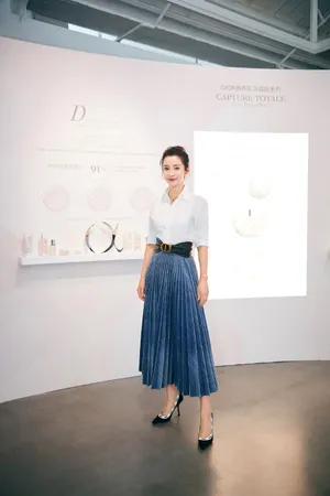 李冰冰恬静清爽活动照图片_4
